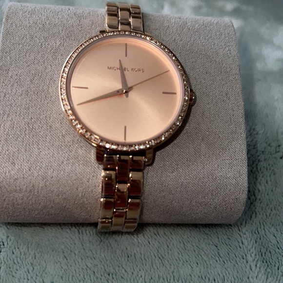 Rose gold Michael Kors watch - Picture 5 of 5